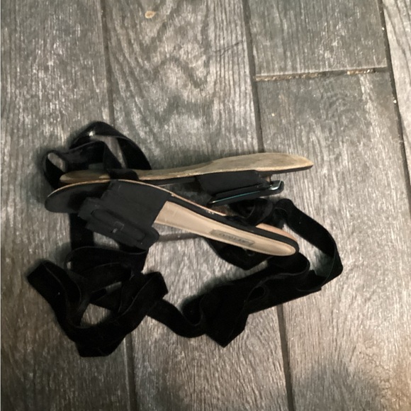 💥PRICE DROP💥 Jole Buckle Strap Velvet-Tie Flat Sandal - Picture 6 of 8